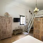 Charming Traditional Cycladic In Zefyria