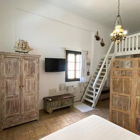 Charming Traditional Cycladic In Zefyria