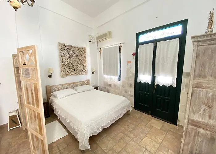 Charming Traditional Cycladic In Zefyria Апартаменты Zefiria