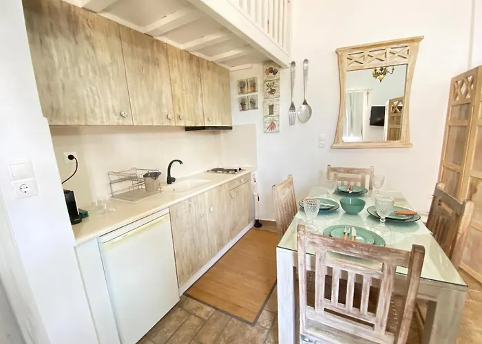 Апартаменты Charming Traditional Cycladic In Zefyria Zefiria